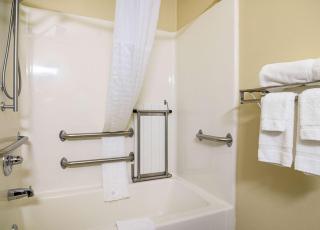 Comfort Inn & Suites - Hutchinson - 1