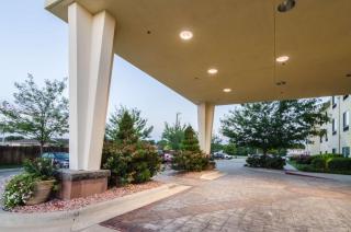 Comfort Suites Salina South - Salina - 7