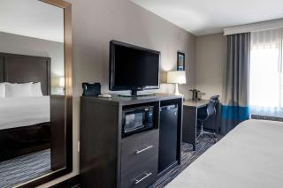 Comfort Inn & Suites - Emporia - 1