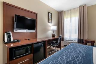 Comfort Inn & Suites Junction City - near Fort Riley - Junction City - 1