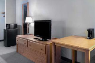 Rodeway Inn - Hesston - 3