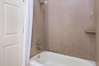 Comfort Suites Lake Charles - Lake Charles - 4