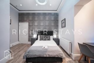Hackney Suites - En-suite rooms & amenities - London - 2
