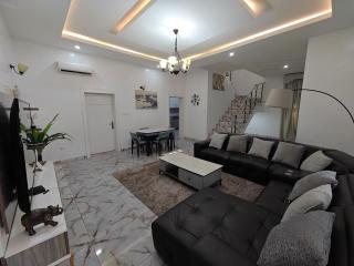 Lekki Nature Conservative 4 bedroom Luxury Apartment with 24hrs Power - Lekki - 8
