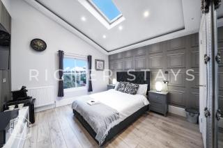 Hackney Suites - En-suite rooms & amenities - London - 6