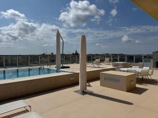 Luxury Seafront Penthouse with Private Pool & Breathtaking Panoramic Sea Views - Sliema - 3
