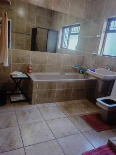 MayBach Hills Palace Guesthouse - 3