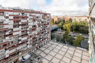 Amplio piso de 3 dormitorios en Madrid, luminoso y bien comunicado de estancia temporal no turístico - 2
