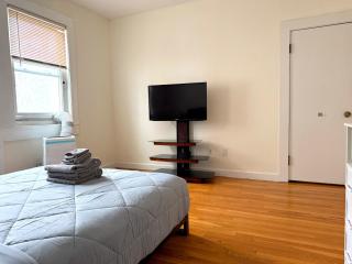 Totally Renovated 3Br Apartment - Newton - 2