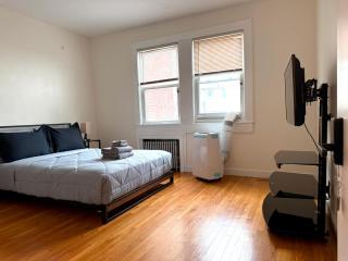 Totally Renovated 3Br Apartment - Newton - 1