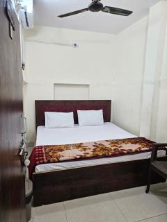 Ramlala Paying Guest House Stay Just 100m from Saryu Ghat, Ayodhya - Ayodhya - 7