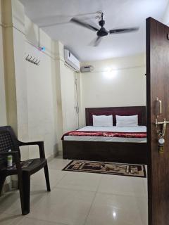 Ramlala Paying Guest House Stay Just 100m from Saryu Ghat, Ayodhya - Ayodhya - 9