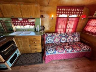 Vintage Trailer Rental with Western Flair in Joshua Tree, California - Joshua Tree - 4