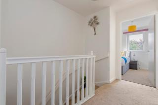 New Modern 3-Bed Home FREE Parki - Dartford - 7