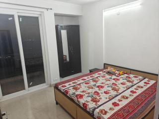 Leisure Park River view 1 room available - Noida - 3
