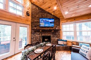 Unique Pet Friendly Treehouse with Hot Tub on the Edges of Belgrade Stream with Direct Access to Messalonskee Lake, Maine - Belgrade - 6