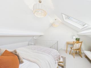 Cosy Chester Cottage - Quaint Stay Sleeps 2-5 - 6
