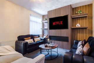 Cosy & Stylish 3-Bedroom Home Near Etihad Stadium & Coop Live Arena, Perfect for 8 Guests - Manchester - 0