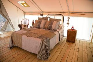 Secluded Luxury Camping Tent on Otter Lake near Girard, Illinois - 8