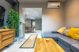 Central City Apartment with Hot Tub, Art and More! - Bristol - 5