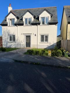 Large 3 bedroom family home - - 0