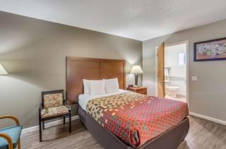 Econo Lodge Inn & Suites - Yreka - 3