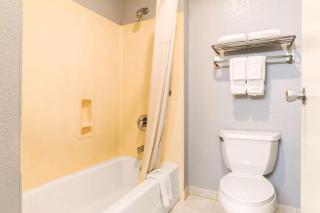 Rodeway Inn - Auburn - 2