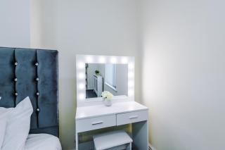 Cosy 3-Bedroom Home, Ideal for Family and Groups, Sleeps 8, Near Coop Live Arena and Etihad Stadium - 3