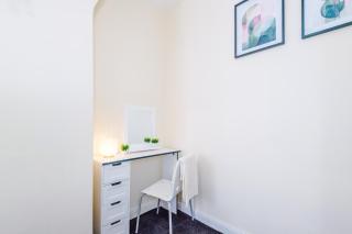 NEW 3 Bedroom Home, Sleeps 8, Nr Coop Live & Etihad, 65" TV, Free Parking & Wi-Fi - Manchester - 4