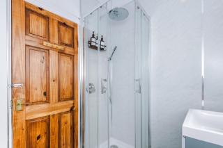 Cosy & Stylish 3-Bedroom Home Near Etihad Stadium & Coop Live Arena, Perfect for 8 Guests - 3