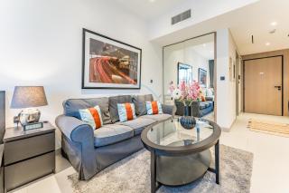 Near Circle Mall and steps from the park, Hyati Avenue, JVC by Deluxe Holiday Homes - 5