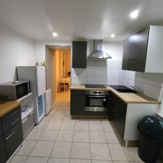 Appartement avec cour fermée - - 2