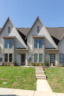 Modern Comfort Near AU l Perfect for Families & Fans - 6