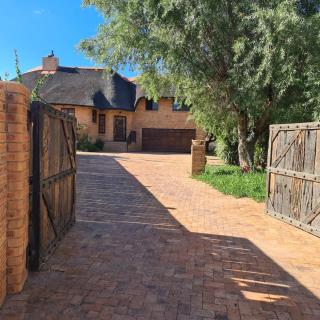 DuckPond Lodge Cottage - 1