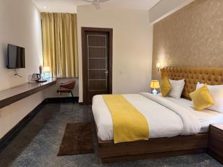 Hotel Shivaka Suites Near Yashobhoomi Dwarka - New Delhi - 4