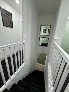 ResiLets - Plessey Road House, Large, Modern Home - 6