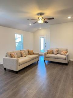 Cozy 4 Bedroom Home - Anna - 8
