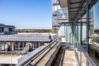 2BR Dublin Apt Balcony, Plants & Electric Piano - 6
