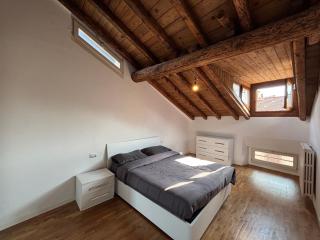 Loft mansardato sullo skyline di Bergamo - Bergamo - 9