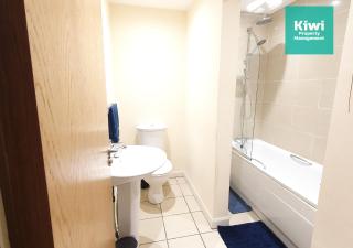 Central 2 Bedroom Apartment Belfast - Spacious & Modern - Belfast - 2