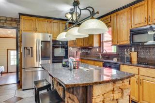 Fire Pit and Game Room Lakefront Escape in Trenton! - 4