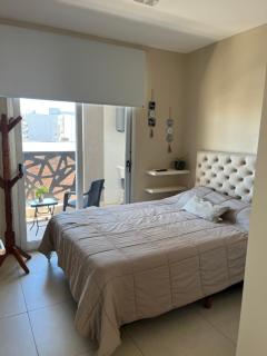 "The Best in the City" Hermoso departamento amplio, moderno y luminoso, ubicado en el centro de la ciudad, a pocas cuadras de peatonal Junin, a cuadras de plaza torrent y plaza la cruz, edificio moderno con ingreso digital, hasta 4 personas - 5