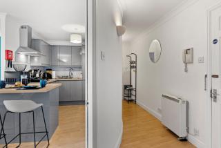 Apt 9, Plaza Suite - Leeds - 6