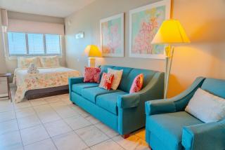 Stunning Studio with Impeccable Oceanfront Views! Beautifully Updated - Palace Resort 1202 - 4