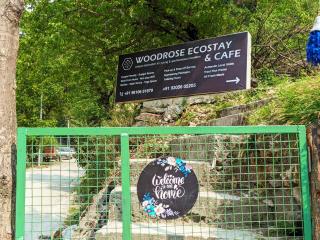 WoodRose Ecostay - Couple's Favourite - 7