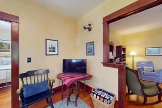 Sunny Hill Farmhouse - Fort Ward - 6