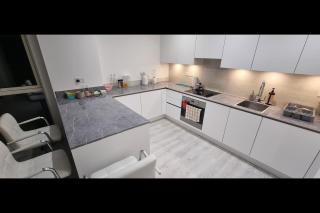 Sky-High Luxury Stay Next to Heathrow - Londra - 1
