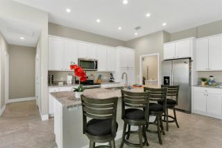 Villa Salty Fins - Beautiful Gulf Access Pool Home - Cape Coral - 2