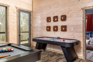 Luxury Gatlinburg Cabin, Heated Pool, Theater, Hot Tub - Gatlinburg - 5