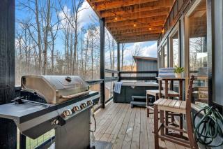 Luxury Gatlinburg Cabin, Heated Pool, Theater, Hot Tub - Gatlinburg - 4